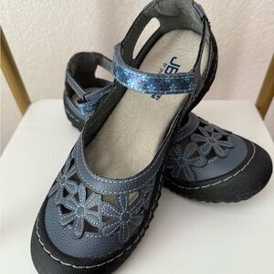 JBU Blue Floral Cutout Sandals